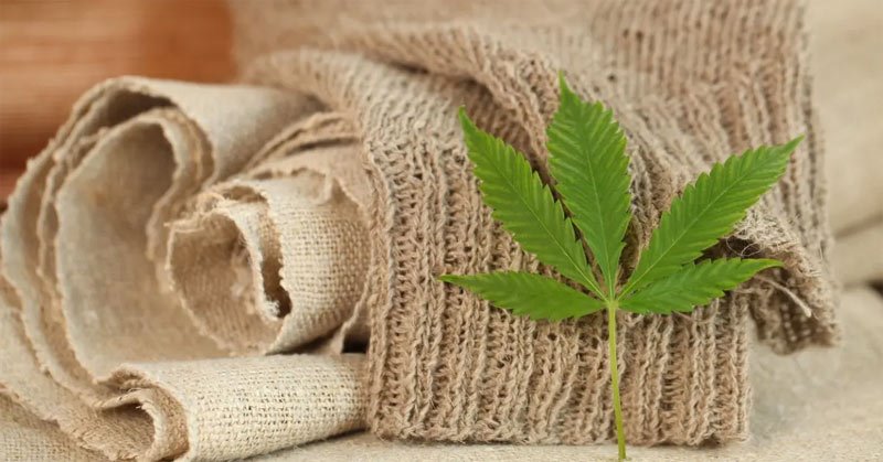 Естествено влакно от растението коноп. Най-висококачествените влакна се правят от конопеното растение Cannabis Sativa. Влакното е три пъти по-здраво от памука, абсорбира добре, устойчиво е на слънчево греене, мухъл, плесен и гниене; лесно се багри.