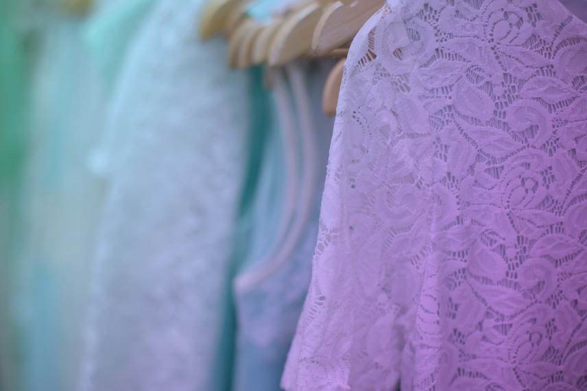 Полагай специфични грижи за дрехите от деликатни материи, Виж съветите на efrea - български производител на дамски дрехи